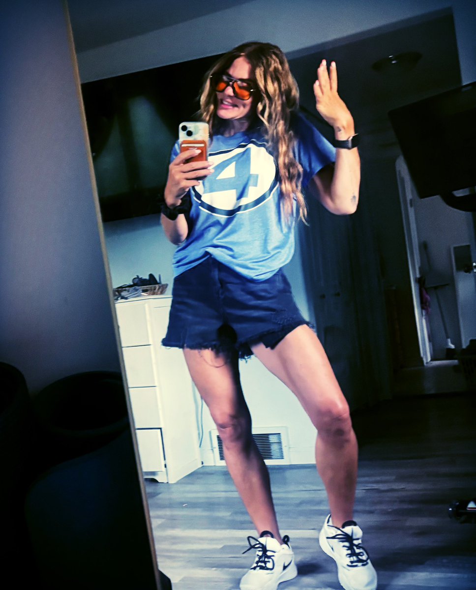 Just_Me_Meh's tweet image. "Fantastic shirt, fantastic night. Let’s do this!!!!
Suited up (literally) for #FantasticFour
