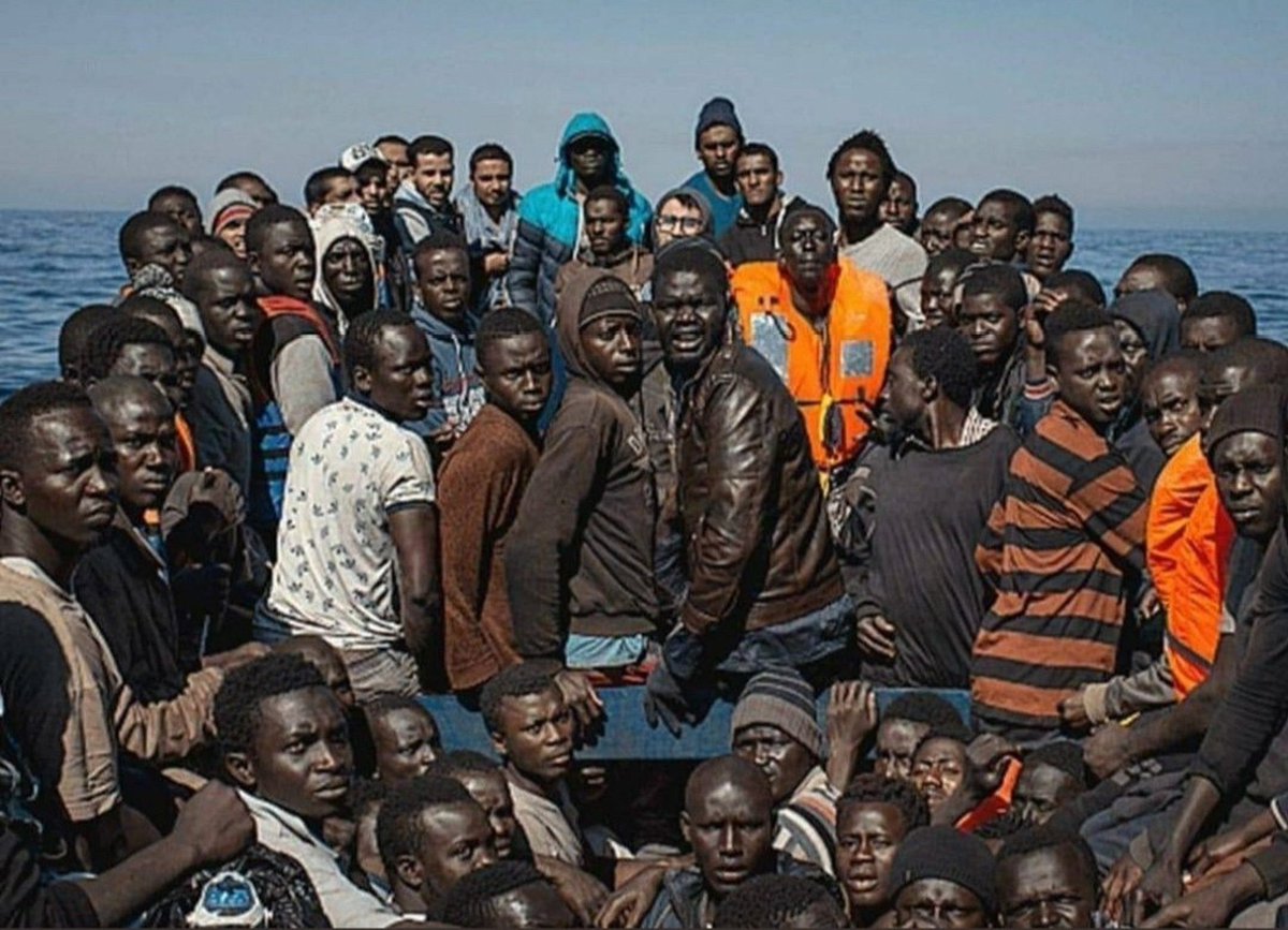 _DavidGarcias_'s tweet image. Segun Psoe, Erc, Bildu, Podemos, Sumar, Comuns, Cup…etc…estos son MENAS de 12 años que escapan del hambre y de la guerra
Por ello les tenemos que dar casa,paga,ayudas,sanidad, educacion,movil, comida y ropa si no es que eres de extrema derecha