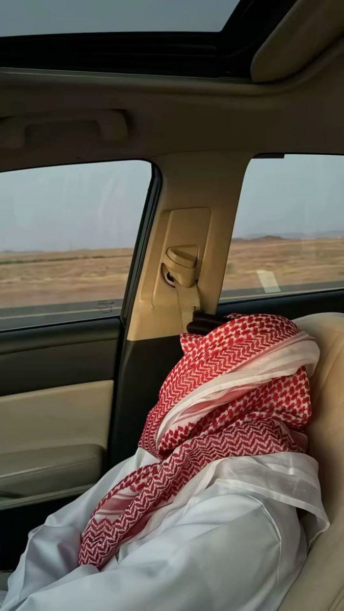 ؟
؟
أَنتِ الخَيالُ بَديعُهُ وغَريبُهُ
اللهُ صاغَكِ والزمانُ رَواكِ😎