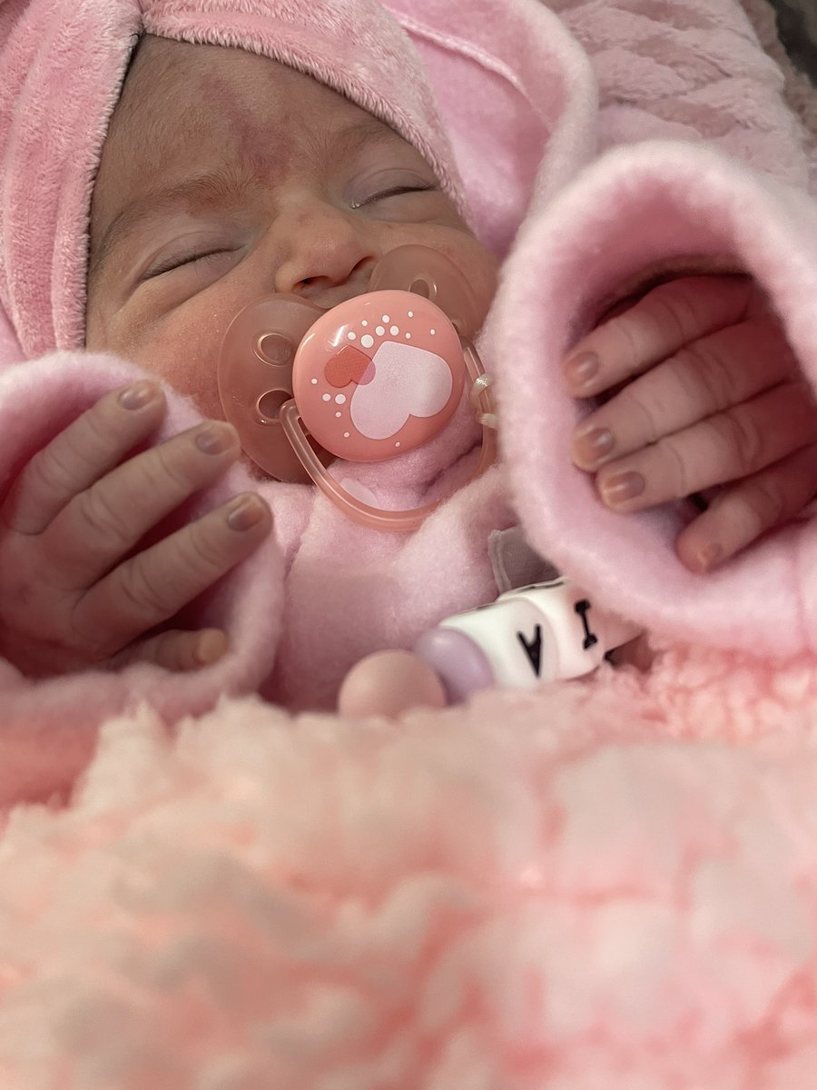 AraceliRod8473's tweet photo. Les presento a mi ahijada (Alaia victoria) enamorada loquisiisisma de amor me tiene , me la morfoooo juro😍 @juliibustosok https://t.co/T3k5bSNwzo