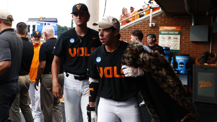 Tennessee baseball's Dalton Bargo is transferring to NC State after going undrafted, a university spokesperson confirmed with WBIR 

wbir.com/article/sports…