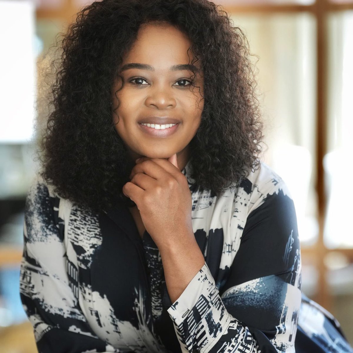 IMPACTA (@impacta_es) on Twitter photo “Me enamoré de romper lo imposible, de convertir lo negativo en positivo."
Entrevista a Pretty Yende en <a href="/eldiarioes/">elDiario.es</a> sobre su próxima actuación en el #FestivalCapRocat de Mallorca.
eldiario.es/illes-balears/…
📷 David Mudarra. “Me enamoré de romper lo imposible, de convertir lo negativo en positivo."
Entrevista a Pretty Yende en <a href="/eldiarioes/">elDiario.es</a> sobre su próxima actuación en el #FestivalCapRocat de Mallorca.
eldiario.es/illes-balears/…
📷 David Mudarra.