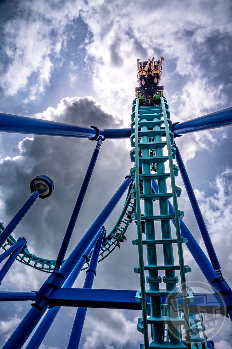 Thrilltography1's tweet image. Facing off with Invertigo at @KingsIslandPR.