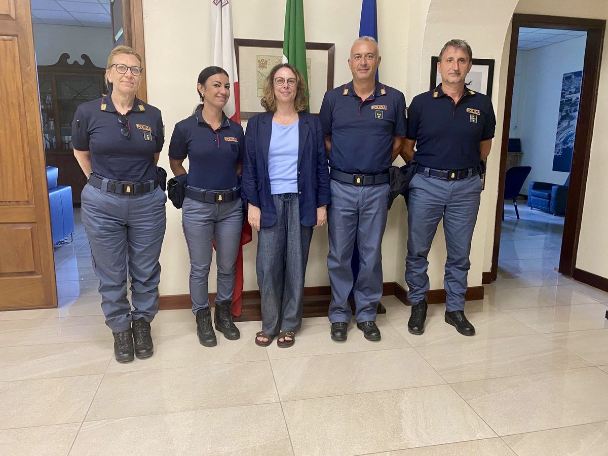 Italy in Malta (@italyinmalta) on Twitter photo 🇮🇹🤝🇲🇹 Un sentito grazie alla <a href="/poliziadistato/">Polizia di Stato</a> e al Servizio di Cooperazione internazionale di Polizia per l’impegno nella sicurezza dei cittadini anche all’estero.
Al via i pattugliamenti congiunti a Malta con la <a href="/MaltaPolice/">Malta Police Force</a> nelle principali aree turistiche. 🇮🇹🤝🇲🇹 Un sentito grazie alla <a href="/poliziadistato/">Polizia di Stato</a> e al Servizio di Cooperazione internazionale di Polizia per l’impegno nella sicurezza dei cittadini anche all’estero.
Al via i pattugliamenti congiunti a Malta con la <a href="/MaltaPolice/">Malta Police Force</a> nelle principali aree turistiche.