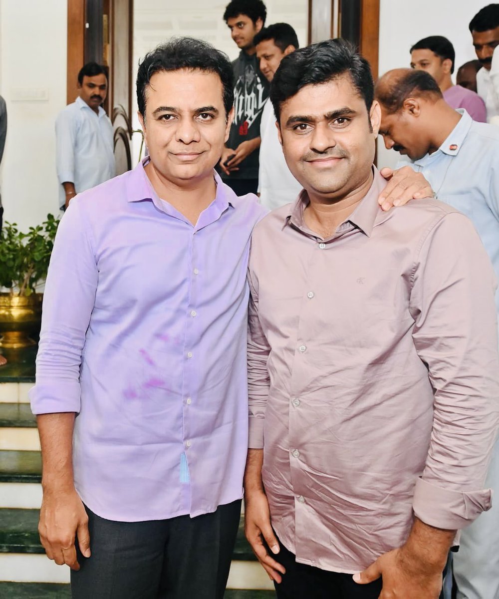 Finally got a chance to convey my Wishes to Boss <a href="/KTRBRS/">KTR</a> 🎂🎂💐💐💐