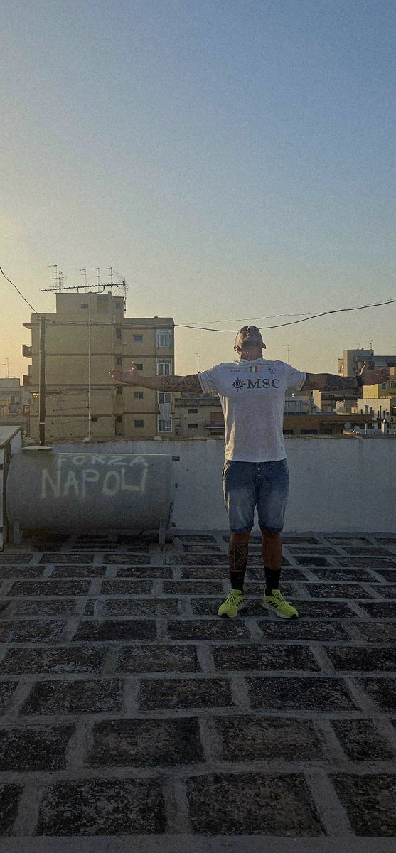 ACapNeBon82's tweet image. .. 'A cchiù bella 'e tutte 'e belle
Nun è maje cchiù bella é te!
L'Italia ci sta male, il Napoli è campion!