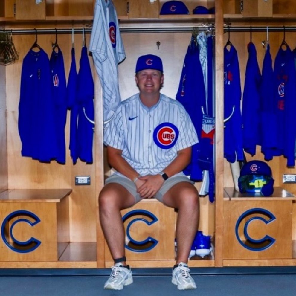 Congrats to 49er <a href="/Logan5Poteet/">Logan Poteet</a> on signing with the <a href="/Cubs/">Chicago Cubs</a> . 

#ProNiners 
<a href="/CharlotteBSB/">Charlotte Baseball</a>