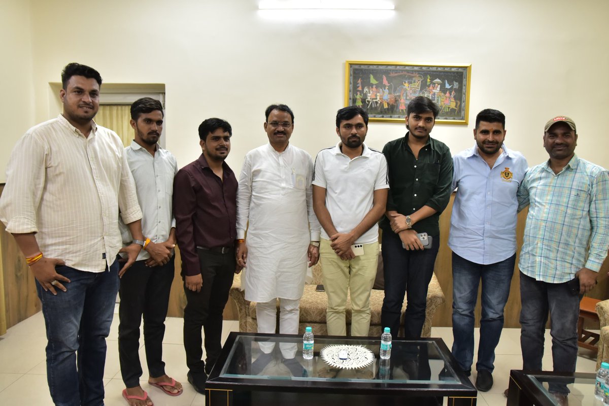 Dr. Ashok Sharma (@ashok_jodhpurii) on Twitter photo जोधपुर सर्किट हाउस में राजस्थान के उपमुख्यमंत्री प्रेमचंद बैरवा से शिव विधायक रविंद्र सिंह भाटी ने की मुलाकात। <a href="/DrPremBairwa/">Dr Prem Chand Bairwa</a> <a href="/RavindraBhati__/">Ravindra Singh Bhati</a> जोधपुर सर्किट हाउस में राजस्थान के उपमुख्यमंत्री प्रेमचंद बैरवा से शिव विधायक रविंद्र सिंह भाटी ने की मुलाकात। <a href="/DrPremBairwa/">Dr Prem Chand Bairwa</a> <a href="/RavindraBhati__/">Ravindra Singh Bhati</a>
