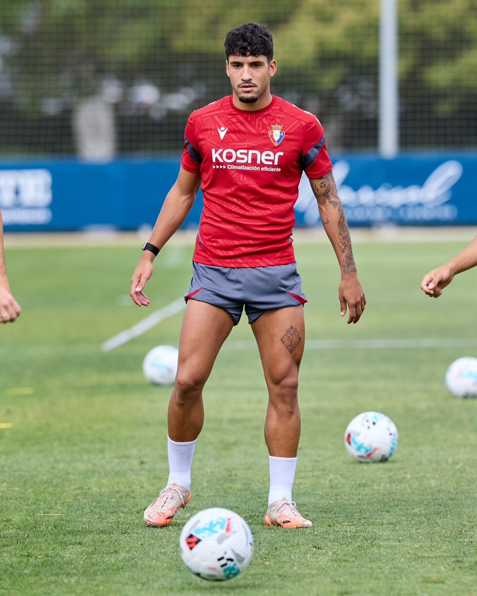 Osasuna's tweet image. 🏋️ Mañana, el equipo entrenará a puerta abierta a las 10:30 horas en Tajonar.
Última sesión antes del #OsasunaHuesca.