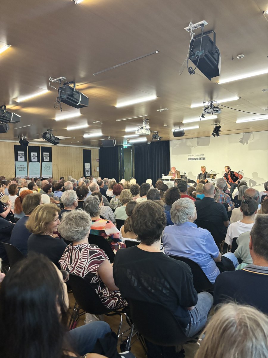 Im vollen <a href="/LithausGraz/">Literatur h aus Graz</a> liest heute Reinhard P. Gruber aus „Aus dem Leben Hödlmosers“. Musikalisch begleitet wird er vom „Hödlmoser-Blech“, bestehend aus Nikola Vukoić und Christoph Wundrak.