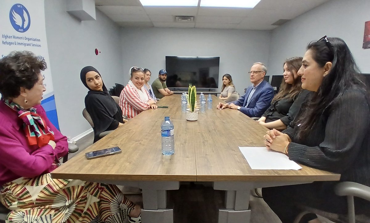 Rob_Oliphant's tweet image. Our communities become stronger when we empower newcomers to reach their full potential. Proud to meet with founder Adeena Niazi and Canada Summer Jobs Students @afghanwomensorg, who help newcomers and refugees build healthy lives here in Don Valley West.