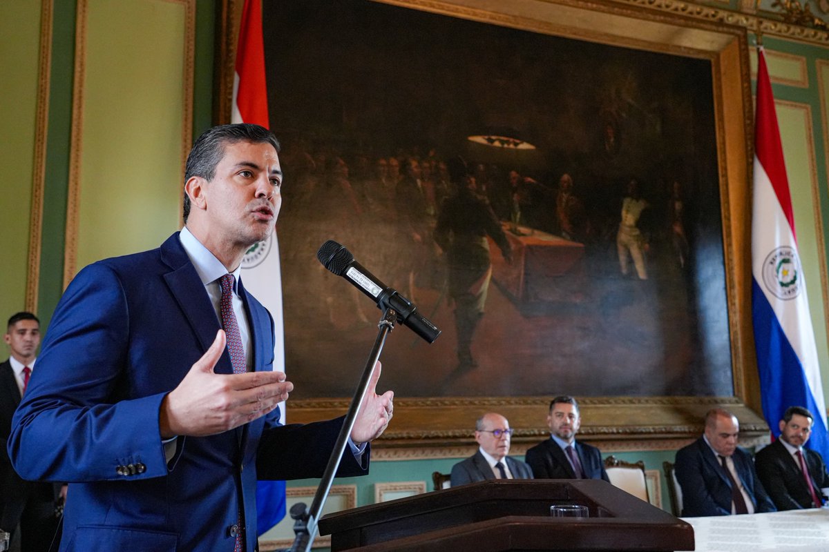 SantiPenap's tweet image. Presenté ante el Congreso Nacional 10 proyectos de ley estructurales que marcan el rumbo de un Estado más moderno, eficiente y capaz de generar oportunidades reales para todos.
No vinimos a administrar lo que ya existe, vinimos a transformar el Paraguay. Estas reformas apuntan…