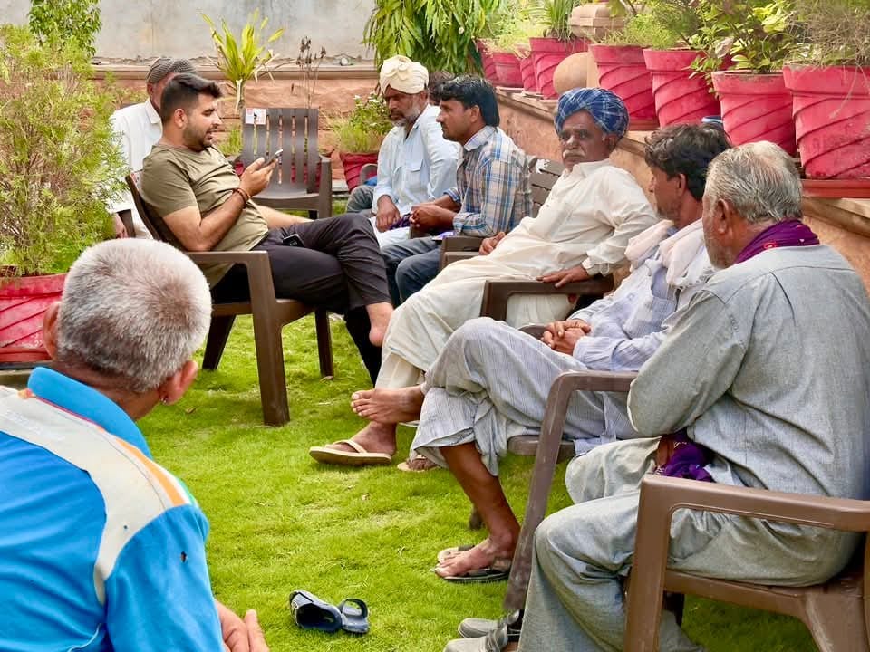 कृष्णपालसिंह भाटी गूजरावास (@kepibhati2) on Twitter photo हम कल भी रविन्द्र के साथ थे आज भी रविन्द्र के साथ है और आगे भी रहेंगे।
हमे पता हम किसके लिए केवल वोट है और किसके लिए अपने है।
#ravindrasinghbhati
#ravindrabhati
<a href="/RavindraBhati__/">Ravindra Singh Bhati</a> हम कल भी रविन्द्र के साथ थे आज भी रविन्द्र के साथ है और आगे भी रहेंगे।
हमे पता हम किसके लिए केवल वोट है और किसके लिए अपने है।
#ravindrasinghbhati
#ravindrabhati
<a href="/RavindraBhati__/">Ravindra Singh Bhati</a>