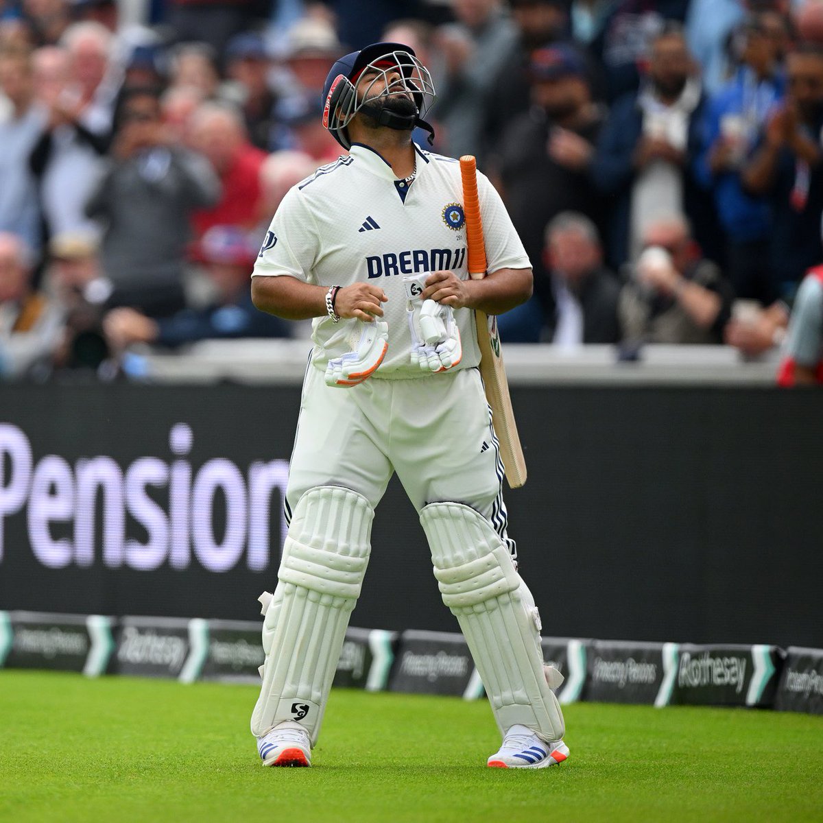 s_badrinath's tweet image. Walked out to bat with pain, but stood tall with heart. Hats off @RishabhPant17 🤝 #ENGvIND