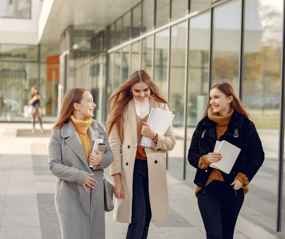 GVAeducacio's tweet image. 🎓Els graus universitaris amb les notes de tall més altes baixen quasi un punt després de la tercera adjudicació
➡️El procés s'ha centralitzat per primera vegada des de la Conselleria
📅Pròximes adjudicacions:
✅30/07
✅4, 11, 18 i 25/09
✅2/10
comunica.gva.es/es/detalle?id=…