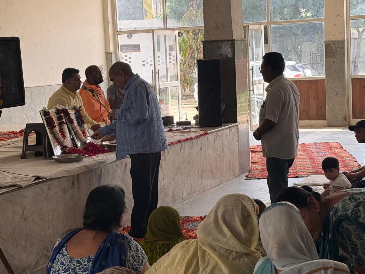 आज पंजाबी धर्मशाला में युवा साथी श्री करण अरोड़ा जी के आकस्मिक निधन पर आयोजित शोक सभा में शामिल होकर गहरा दुख व्यक्त किया।
ईश्वर दिवंगत आत्मा को शांति प्रदान करें और शोक संतप्त परिवार को यह कठिन समय सहने की शक्ति दे।

इसके पश्चात वरिष्ठ पत्रकार श्री योगेश अग्रवाल जी के पिताश्री