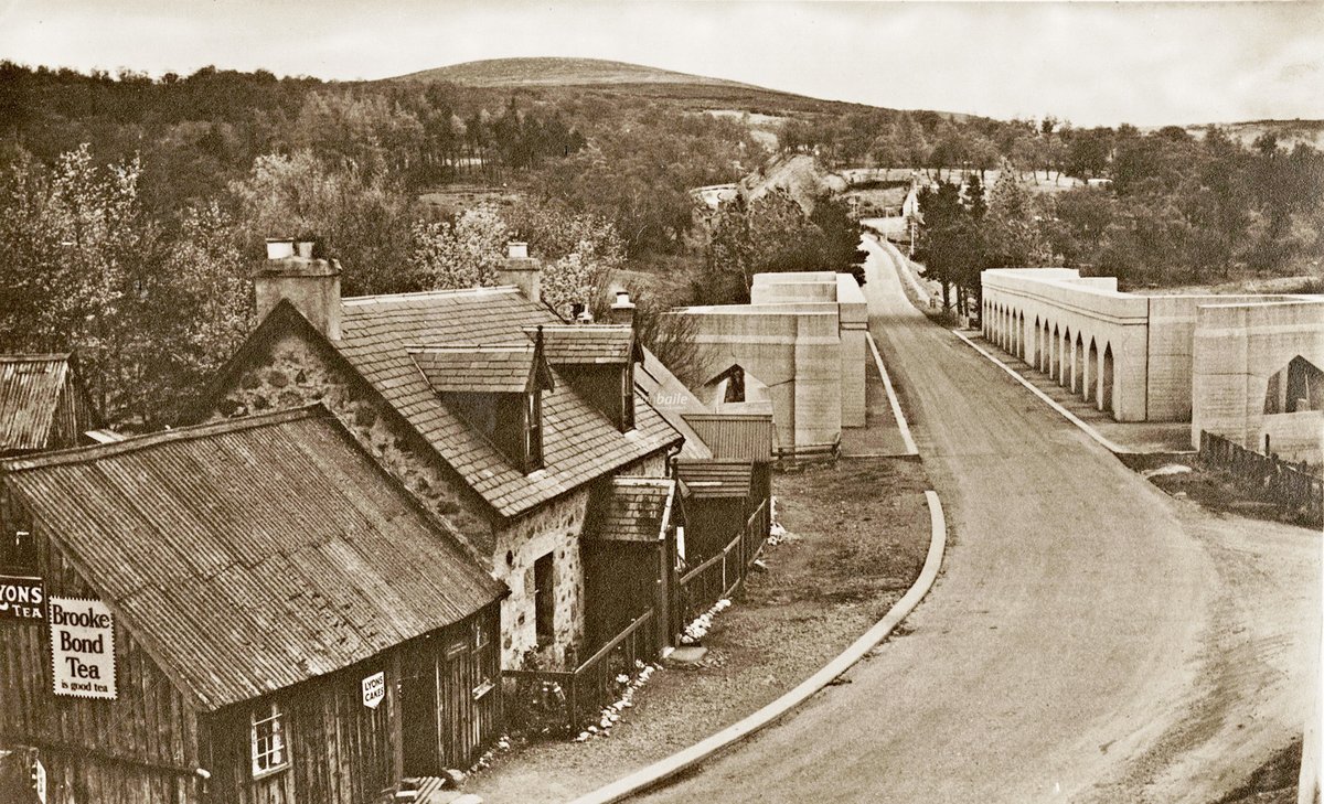 On the right are the distinctive concrete arches of the Findhorn Bridge, near #Tomatin, circa 1930s. Built in 1926, the bridge carried the old A9 over the River Findhorn

[source: HLH Archives; D1751/2/1/02]