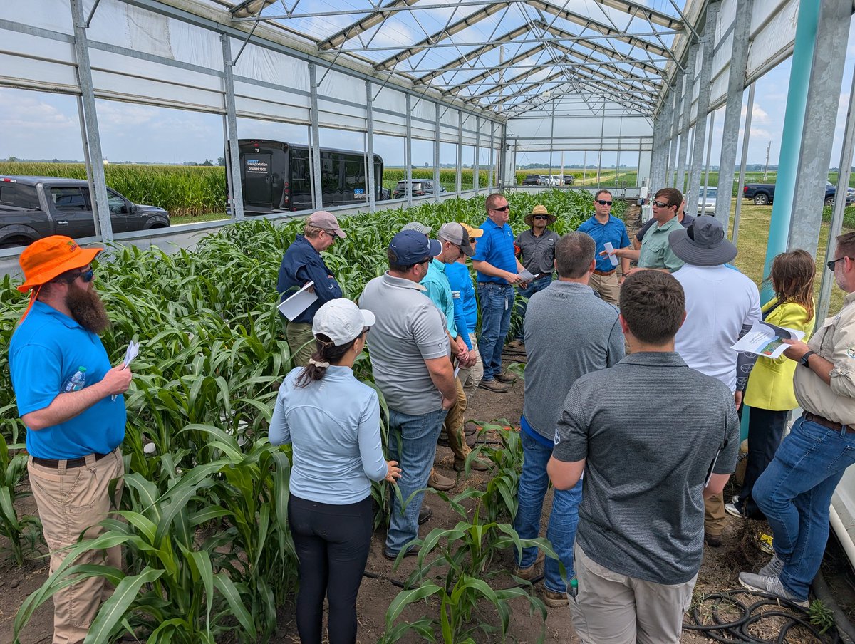 Andrew Leakey (@leakey77) on Twitter photo Delighted this week to welcome 50 scientists from <a href="/Bayer4CropsUS/">Bayer U.S. 🇺🇸 | Crop Science</a> to discuss our capabilities for in-field phenotyping of root system size and distribution #highthroughputphenotyping <a href="/kmgillespie/">Kelly Gillespie</a> Delighted this week to welcome 50 scientists from <a href="/Bayer4CropsUS/">Bayer U.S. 🇺🇸 | Crop Science</a> to discuss our capabilities for in-field phenotyping of root system size and distribution #highthroughputphenotyping <a href="/kmgillespie/">Kelly Gillespie</a>