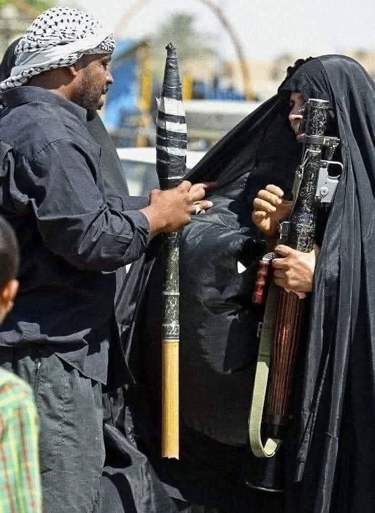 هذه المراه العراقيه الشريفه النشميه هذه من تنومس بيه ونكول غاثه امريكا بعبايتها