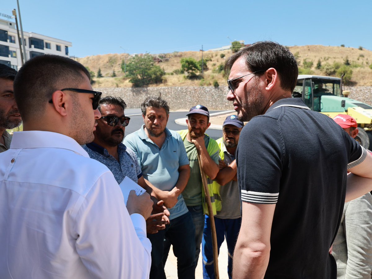 mkyazicioglutr's tweet image. Yeniyurt Mahallesi'nde asfalt, yol düzenleme ve kaldırım çalışmalarımıza hız kesmeden devam ediyoruz.
Bölgemize hayırlı olsun.