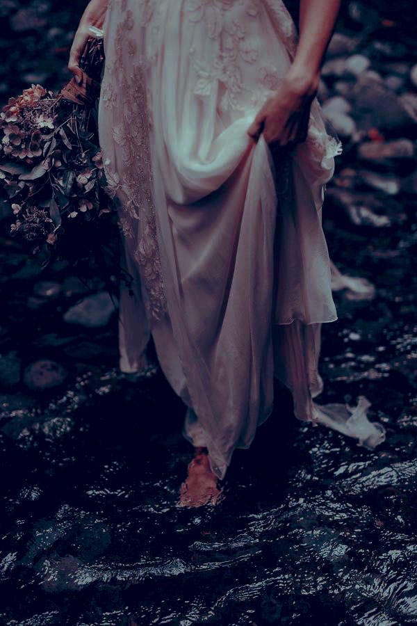 ashley_r_oden's tweet image. Violet petals scatter
soft at my feet,
so strange, so still,
I dare not leap.
But through glassed pane,
I glimpse a world
where dreams collide,
quiet, untamed.
I leave the page,
dark ink still warm,
to chase the wind
through breaking dawn.
#vss365 #FoxProse