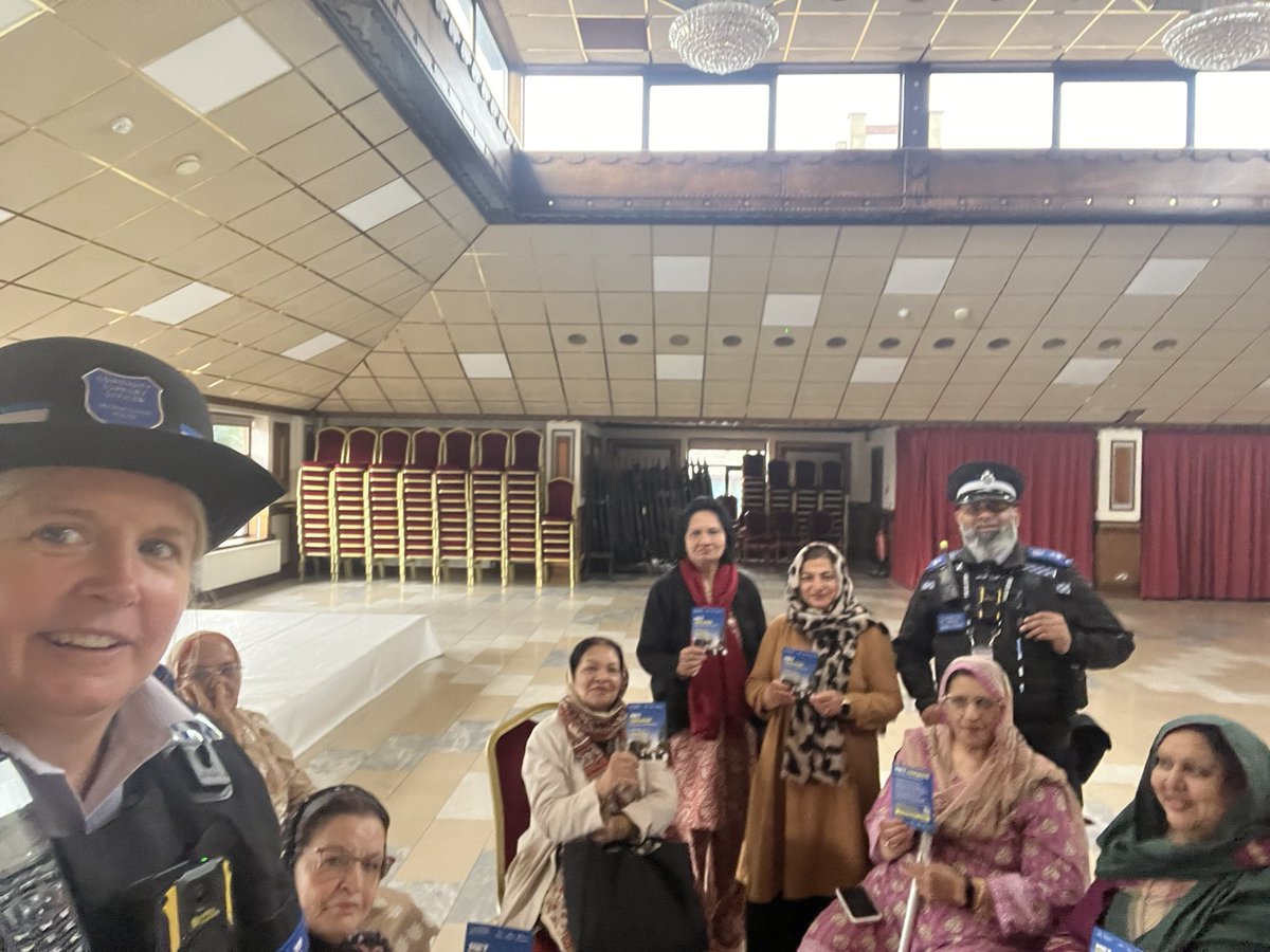 MPSClementswood's tweet image. Attended the ladies Redbridge Well-being Clinic today at Albert Road Islamic Community Centre to talk all things Met Engage.
@MPSClementswood
@MPSLoxford
@MPSRedbridge
@MPSIlfordTown