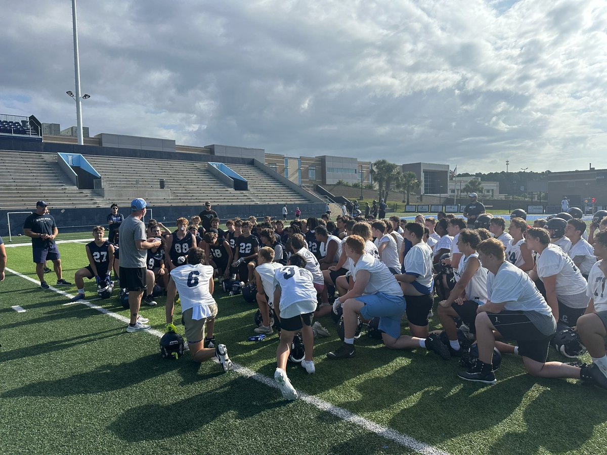 ChapinFB's tweet image. Last day of Summer in the 📚! #Compete