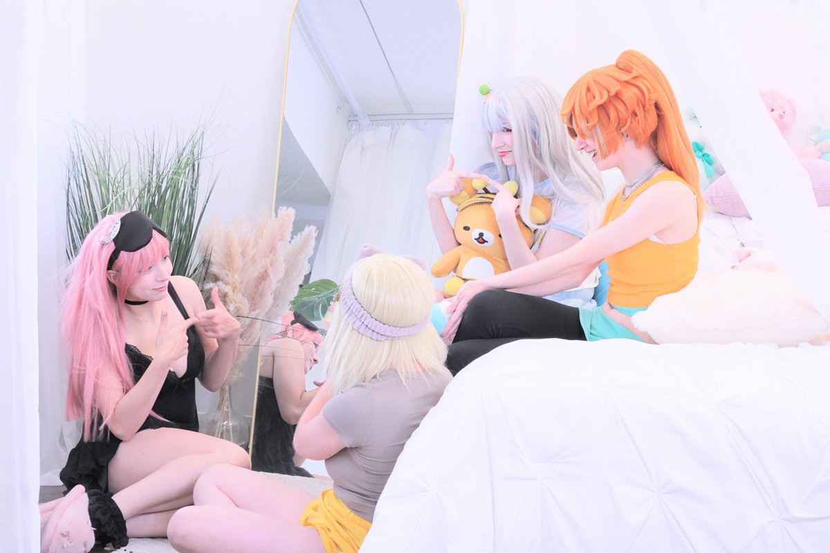 Finally got around to editing this Hololive PJ shoot!

🔱- me!
🐔- @/peachy.soju
💀- @/astrostardoll
🔎- @/yuki_cat_cosplay

#holomyth #callillust #gawrt #ameliaRT #KFPicasso