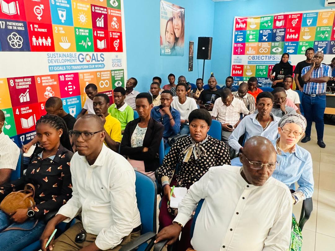 Le #CINU Bujumbura abrite un atelier où les associations de jeunes s'approprient le discours du SG de l'<a href="/ONU_fr/">Nations Unies (ONU)</a> sur le climat, organisé par l'association Banguka Development <a href="/BangukaDev/">BANGUKA DEVELOPMENT</a> avec l'appui des experts d'<a href="/UN_Burundi/">Nations Unies au Burundi</a> <a href="/IOMBurundi/">IOM Burundi 🇺🇳</a> <a href="/PNUDBurundi/">PNUD.Burundi</a> sur les questions climatiques