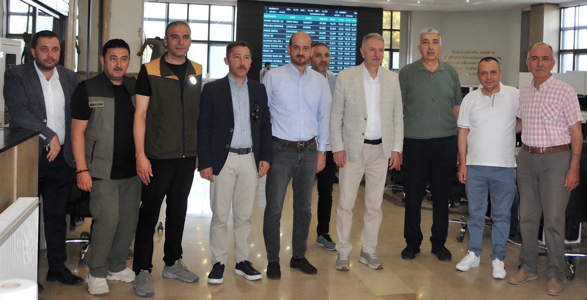 Başkanımız <a href="/hemretekbas/">Hüseyin Emre Tekbaş</a> harman sezonu incelemeleri için Konya’ya gelen <a href="/OfisTMO/">Toprak Mahsulleri Ofisi</a> Gnl. Md. Sn <a href="/Ahmet_Guldal/">Ahmet GÜLDAL</a>’a eşlik ederek, üretici ve sanayicilerle bir araya geldiler.
<a href="/Konyatb/">Konya Ticaret Borsası</a> ESS işlem yapan Sn Genel Müdürümüze, sektör temsilcilerinin talep ve önerilerini arz ettiler.