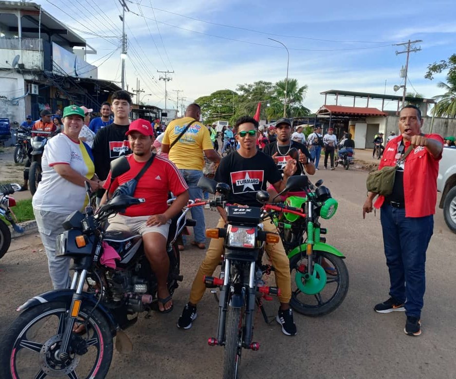 📌 En el Mpio. Bolivariano de Angostura, nuestra militancia dijo presente en el cierre de campaña electoral, acompañando a la camarada y candidata a la alcaldía, Nairobys Abreu, y los candidatos al Consejo Municipal.
#ComunaONada
#VotaTupamaro