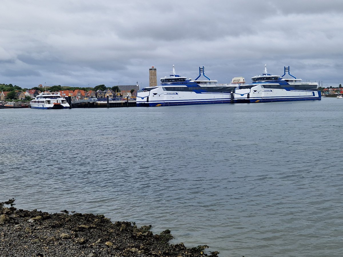 marnix1978's tweet photo. Tripel doeksen in de haven van West Terschelling @rederijdoeksen https://t.co/CuTOwI4b61