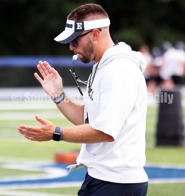 SWOSportsDaily's tweet image. ICYMI ...
FOOTBALL: Edgewood, Franke working toward bounceback season: 'Everything's fitting together perfectly' ... Rick Cassano's comprehensive feature with comments from Trace Reynolds and Kyle Franke, plus 24 professional photos with captions from a Cougar practice session…