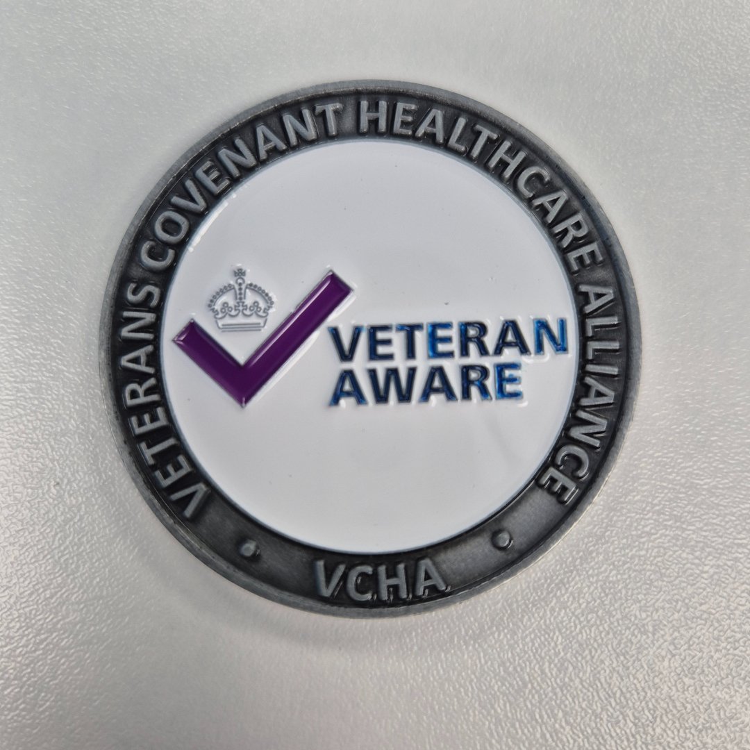 NWAmbulance's tweet image. Congratulations to Cumbria Paramedic Simon Walton, who recently received a prestigious @NHSVeteranAware merit coin in recognition of his fantastic work supporting veterans, cadets, and @PoppyLegion.
Read more:
nwas.nhs.uk/news/paramedic…