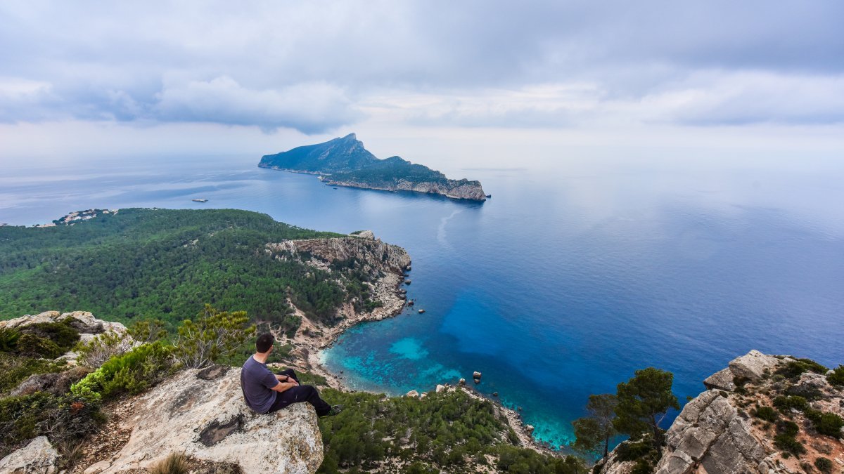 DoctorWhoPN's tweet image. It turns out Sa Dragonera, or Dragon Island where the Sea Devil eggs are found in &apos;The War Between the Land and the Sea&apos;, is a real island just off the west coast of Palma Mallorca where the crew filmed. #dwsr