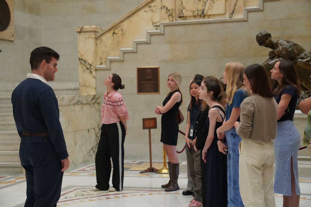 MassEOED's tweet image. Our summer interns got a firsthand look at how policy and economic development intersect during a recent tour of the Massachusetts State House!

Interested in joining the fun this fall?  There are only a few days left to apply for the Fall 2025 Internship Program, which roles…