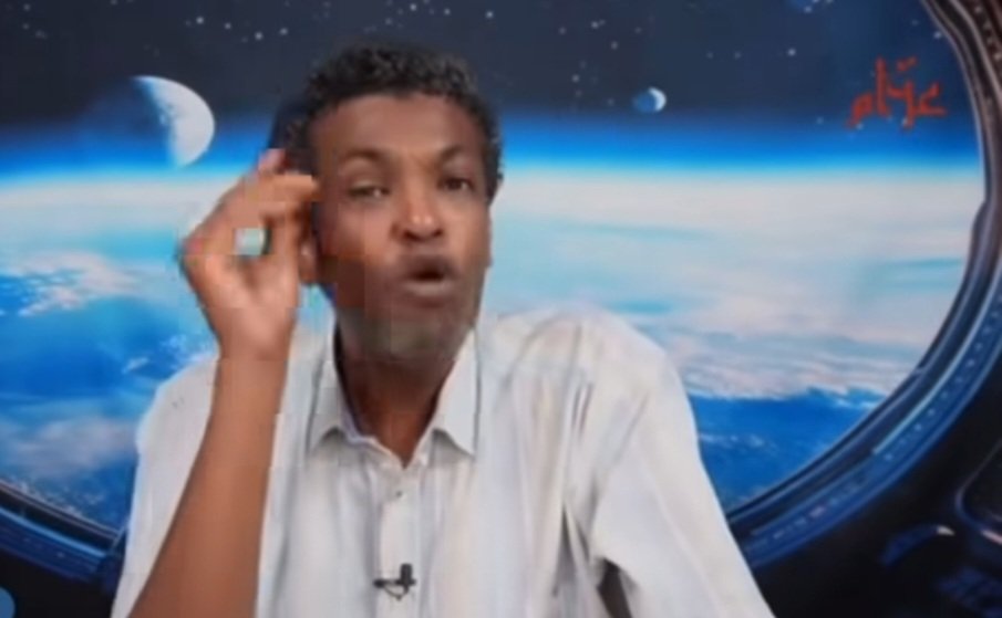 atafmohamed3's tweet image. (جراية القوني) عزام لحميدتي: "الأبيض دي دقها طيران دقها مدفعية، امسحها من الأرض، لازم تستلمها وتستلم شمال كردفان".
ويجوا يقولوا لك لا للحرب.
لكم ان تتخيلوا كمية الوضاعة والسفالة في التماهي مع حرمة الدماء وقتل السودانيين.
#السودان #Sudan