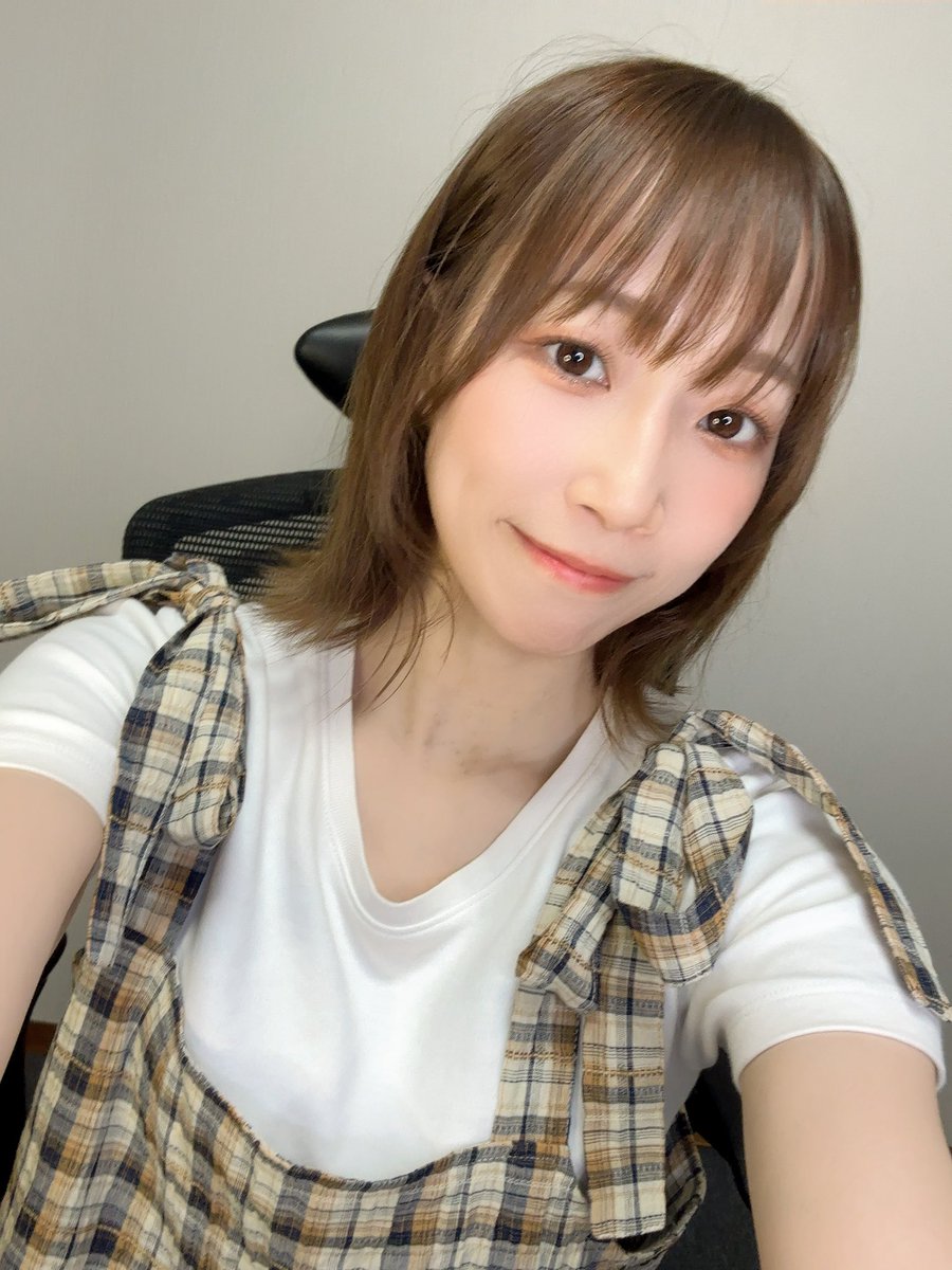 K_Rico1_1's tweet image. #りこぴの窓口
ありがとうございました!
今日は先日のライブの話や出演したアニメの話、イベント出演のお知らせなどたくさんお話しました!
珍しく普通の配信のようでしたね🤔
イベントの思い出話やこれからのお知らせがたくさんできるの回があるのはとても嬉しい!!!
みなさんのおかげです☺️✨
