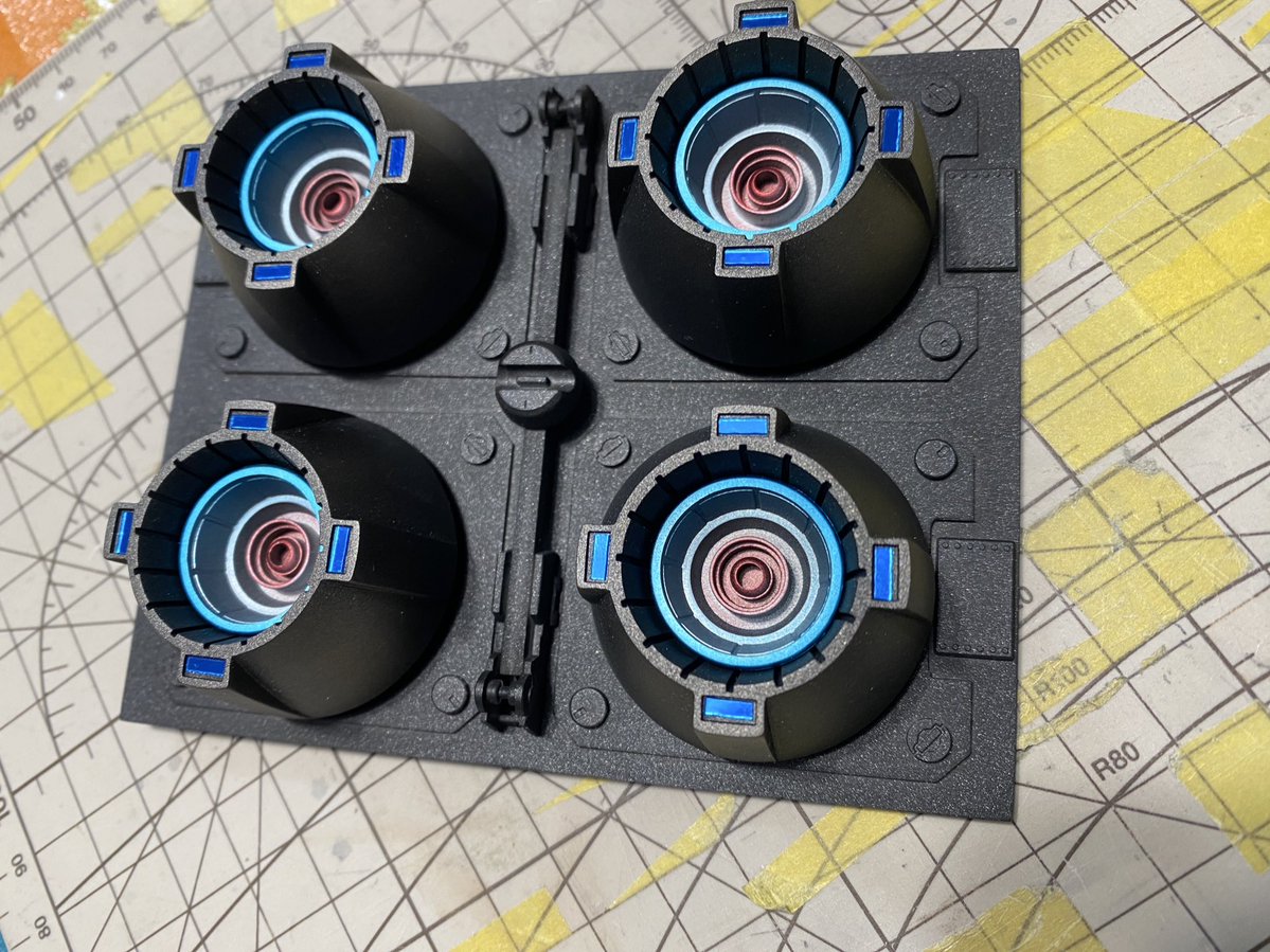 larry8176's tweet image. #1/48メガサイズGアーマー計画
その24
バーニアベースとバーニアを作り直しました。前回作成したベースのダークアイアンが気に入らなかったのと、ボルトが大き過ぎたので、1からやり直してます。手戻りですがまぁ期待値以上の物が出来上がりそうなので良しとします😁