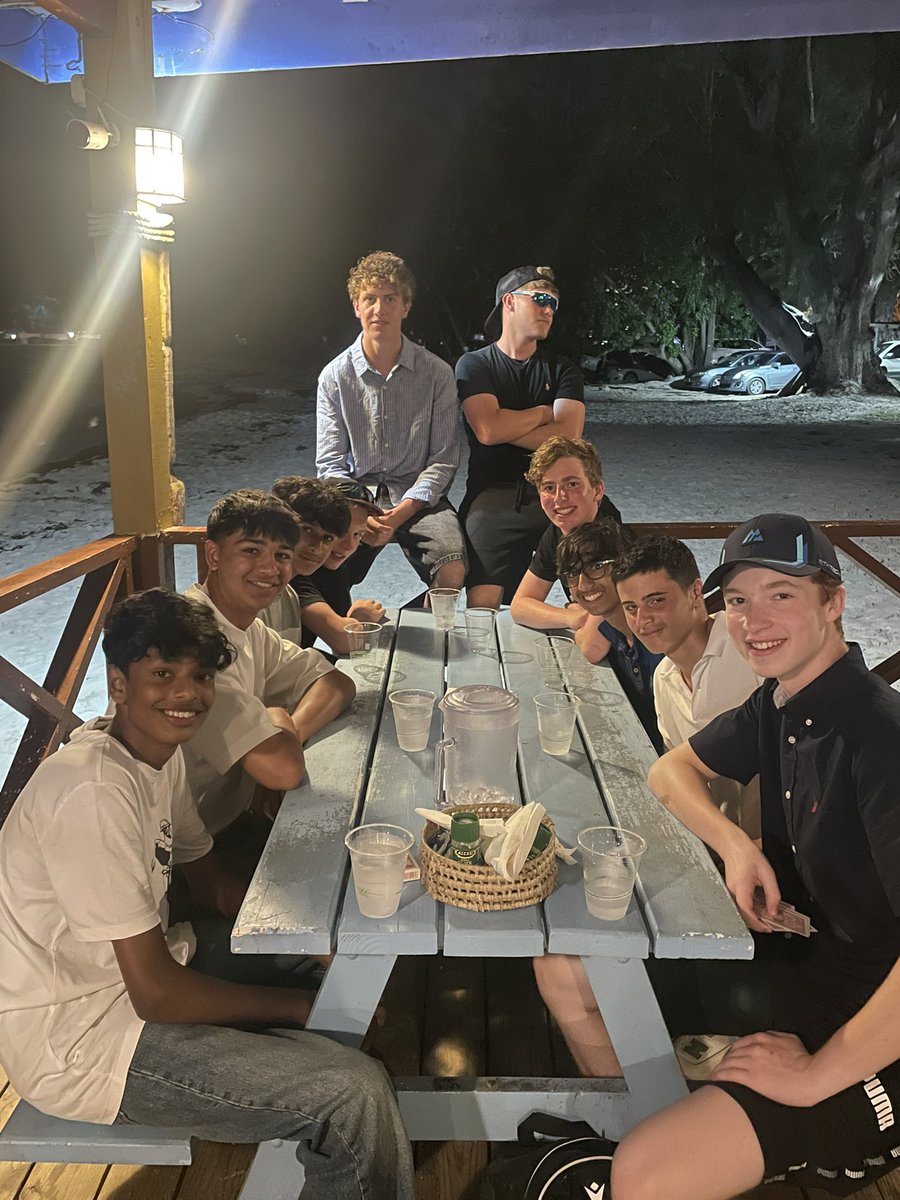 DAOSPEDept's tweet image. Last night we went for dinner at the local tikki bar right next to the sea!🌊🌅