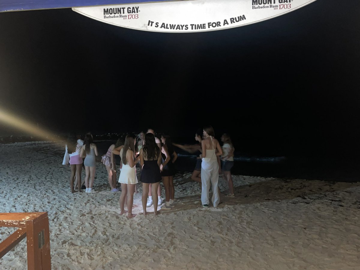 DAOSPEDept's tweet image. Last night we went for dinner at the local tikki bar right next to the sea!🌊🌅