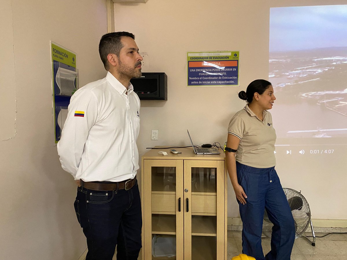 25 jóvenes de Palmira, participantes de Forjar Oportunidades de la <a href="/sidocfundacion/">Fundación Sidoc</a>, vivieron una visita especial a la planta del suroccidente de <a href="/Cementos_Argos/">ARGOS</a>, donde conocieron de cerca los procesos, tecnologías y perfiles laborales que mueven esta industria clave para el país.
