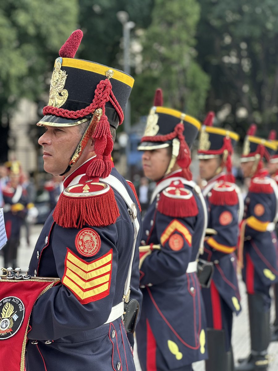 Granaderosarg's tweet image. ¡Buen jueves para todos! 🇦🇷 🐴#BuenJueves #FelizJueves #HerederosDelLibertador #UnRegimientoConHistoria #SomosHistoriaViva #Granaderos