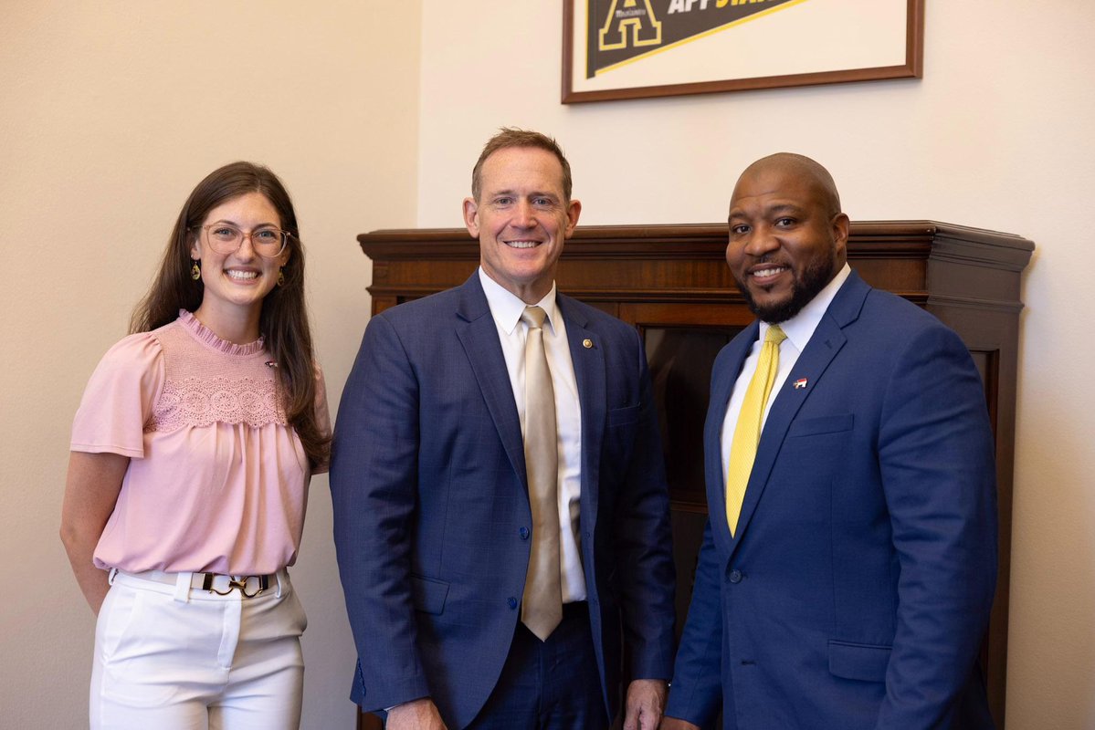 SenTedBuddNC's tweet image. Great to speak with North Carolinians about the issues facing our small businesses & communities at #CarolinaCoffee.