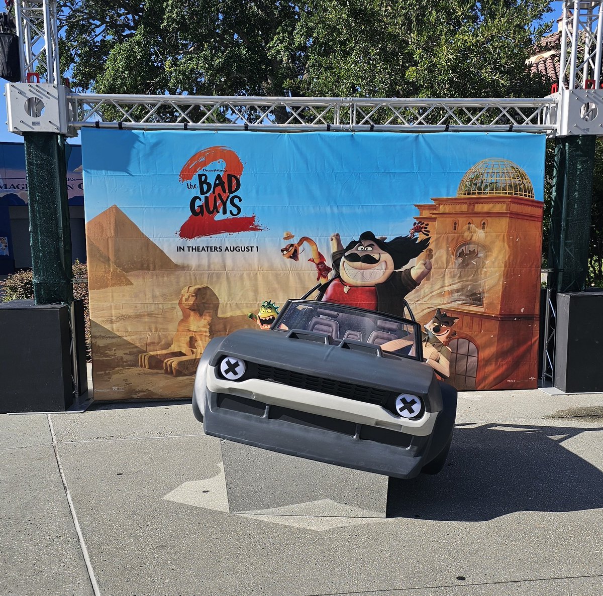 BBindman's tweet image. New Bad Guys 2 photo op near Dreamworks Land today!