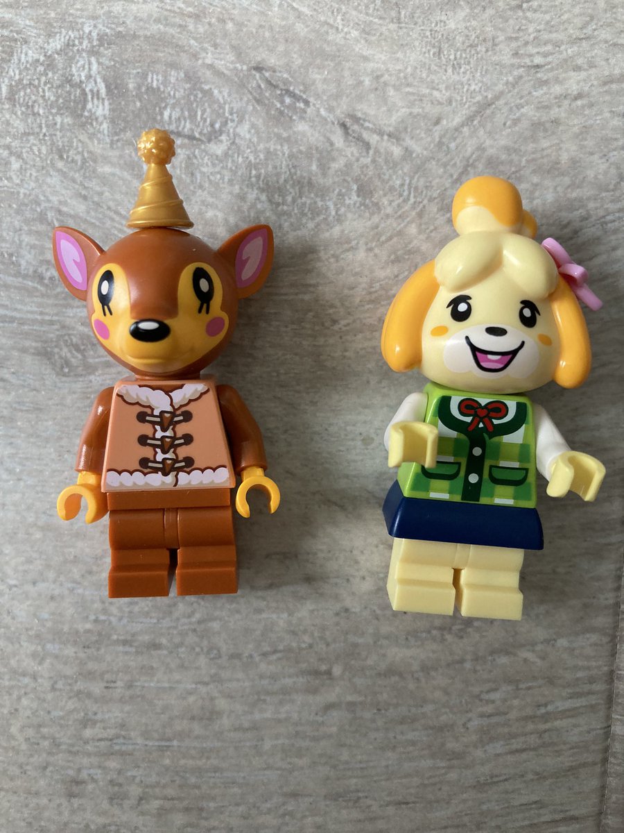 retrokrazy's tweet image. Last night I completed the Animal Crossing ‘Isabelle’s House Visit’ Lego set & it’s so cute. 🥹❤️ The inside parts can be placed how you want, & the outside is customisable too, including brown windows if you want. Isabelle & Fauna are so cute!💖#AnimalCrossingNewHorizons #Lego