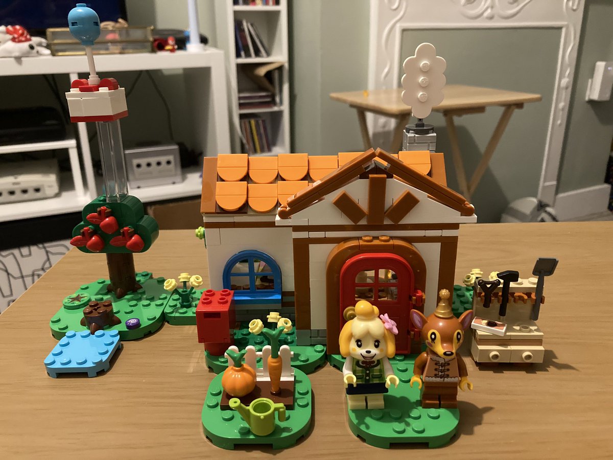 retrokrazy's tweet image. Last night I completed the Animal Crossing ‘Isabelle’s House Visit’ Lego set & it’s so cute. 🥹❤️ The inside parts can be placed how you want, & the outside is customisable too, including brown windows if you want. Isabelle & Fauna are so cute!💖#AnimalCrossingNewHorizons #Lego