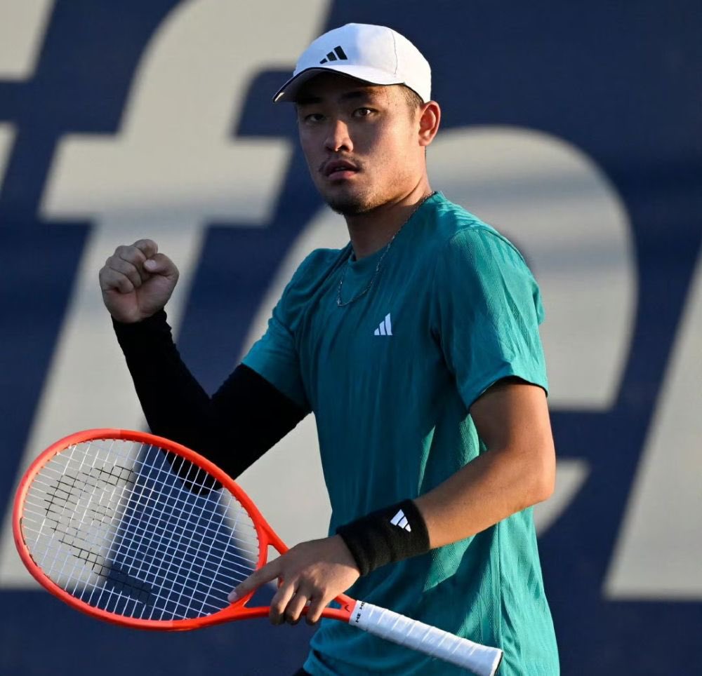 中国网球名将吴易昺近期状态复苏，23日在ATP500华盛顿站2:1击败10号种子、澳大利亚选手波佩林后，顺利晋级16强。他将在下一轮挑战8号种子梅德韦杰夫。