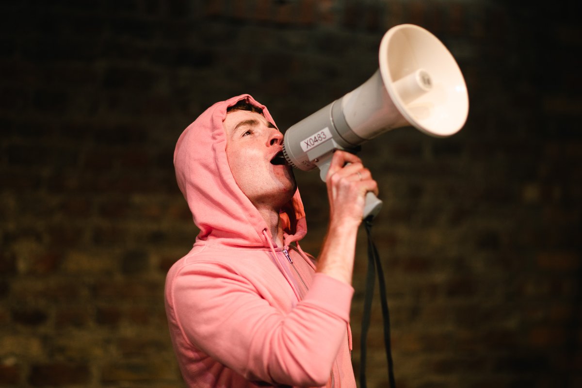 smockalley's tweet image. Fancy a laugh and some culture on your lunch break? We're delighted to offer a 1PM performance of DANNY RYAN tomorrow (Fri 25th Jul)!
“Whos that!? He’s so fine! Me-oh-my, its DANNY RYAN!”
🎭 DANNY RYAN
📅 Tonight and Fri 8PM + 1 PM Friday
🎟️ shorturl.at/r9PCR