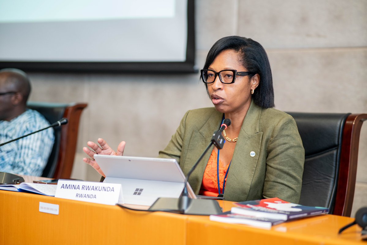 BM_Afrique's tweet image. #Actu | Le nouveau livre du CEoG « Financing African Economies from Within ». (en anglais)
Cet ouvrage encourage la mobilisation des ressources nationales et des solutions locales pour bâtir des économies plus résilientes.autonomes.
📘Télécharger : africaceog.org/knowledge#books
